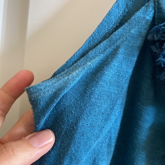 Cute teal coloured rose design top in size M - Picture 6 of 14